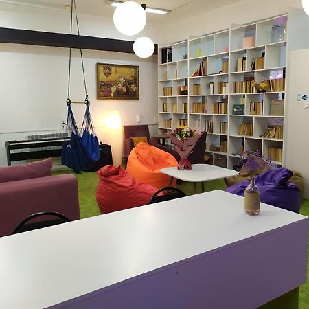 Хостел 689Capsulehotel&Coffee Алма Ата Екстериор снимка