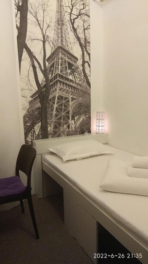Хостел 689Capsulehotel&Coffee Алма Ата Екстериор снимка